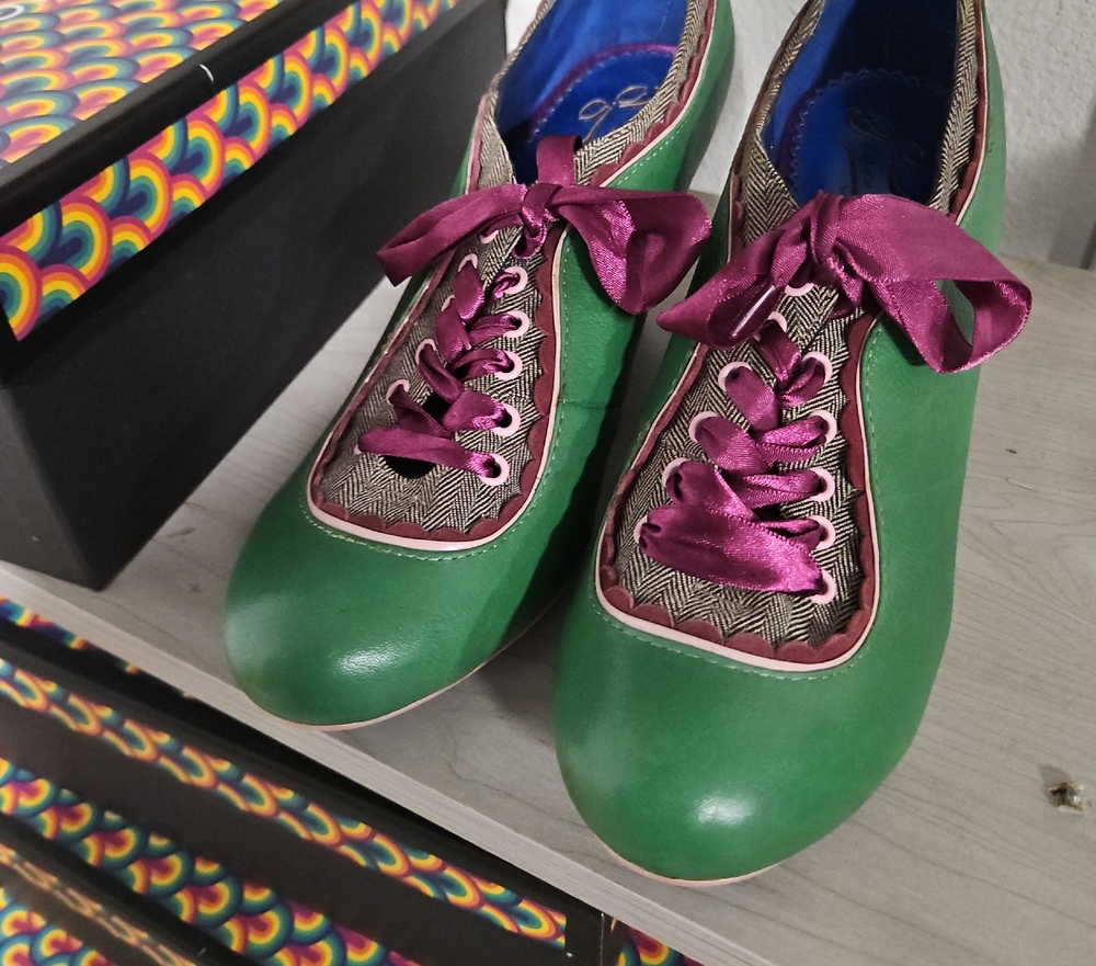 🛑🛑 SOLD 06-26-25 ...$24 🛑🛑Never Worn!!💜💚 Poetic License Green Purple Heels